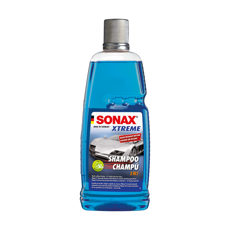 1L Flasche des SONAX XTREME Shampoo 2 in 1, ideal für die gründliche Reinigung und Trocknung von lackierten Oberflächen, Glas und Kunststoff.