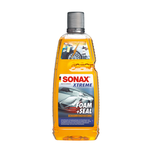1L Flasche des SONAX XTREME Foam+Seal, ideal für schnelle und einfache Schaumversiegelung mit maximalem Lackschutz und Glanz.