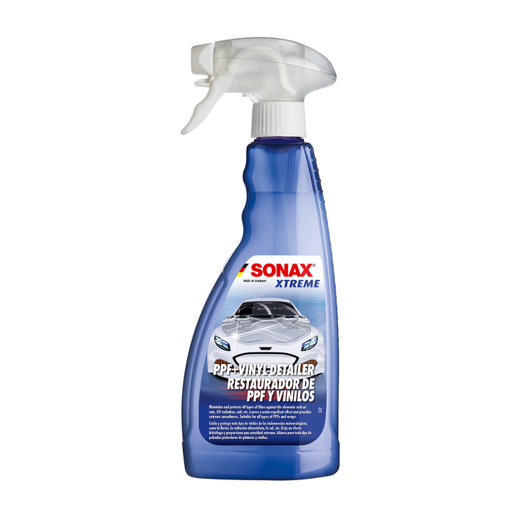 500ml Flasche des SONAX XTREME FolienDetailer, ideal für die schonende Reinigung und Pflege von folierten und mattlackierten Oberflächen.