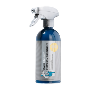 0,5L Flasche der Koch-Chemie RefreshCockpitCare, ideal zur Reinigung und Pflege von Kunststoffteilen im Fahrzeuginnenraum.