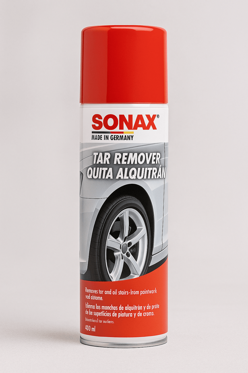  SONAX Tar Remover Spraydose mit roter Kappe vor neutralem Hintergrund, Etikett mit Autoabbildung.