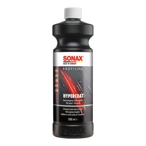 1L Flasche des SONAX Profiline HyperCoat, ideal zur Pflege und Schutz von Kunststoff- und Gummiteilen für tiefen Glanz.